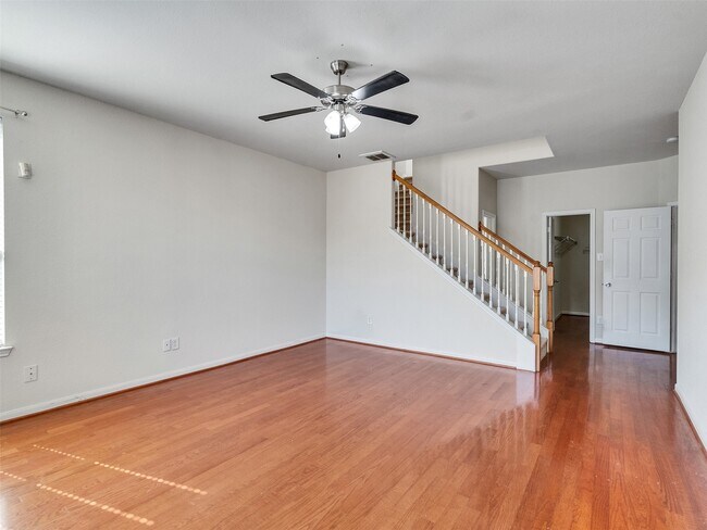 Building Photo - 29650 Legends Green Dr