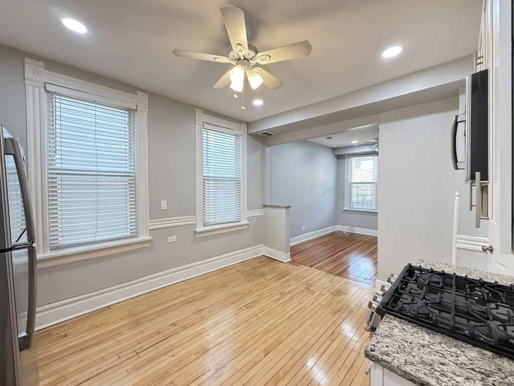 Building Photo - 2236 W Belden Ave
