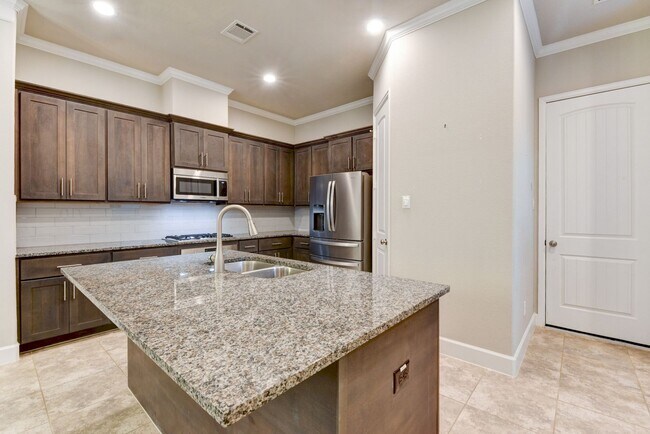 Building Photo - Beautiful Home Right on Durham Drive!