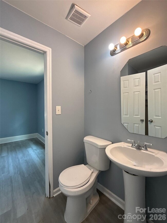 Building Photo - 207 Bradford Dr