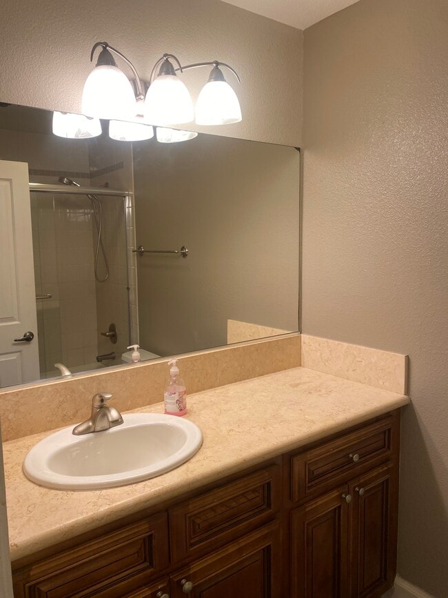 Building Photo - 8581 Villa La Jolla Dr