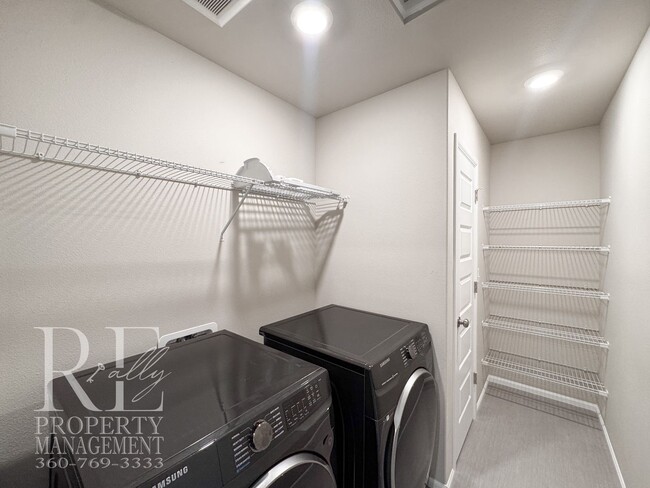Building Photo - Warm & Inviting 4-Bedroom Home with Vaulted Ceilings, Loft, Fireplace & Fenced Backyard