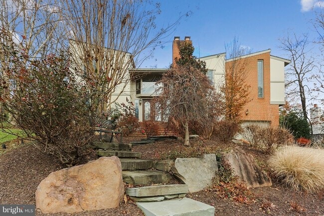 Building Photo - 9801 Clydesdale St