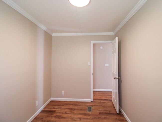 Building Photo - Recently Updated Manufactured Home!