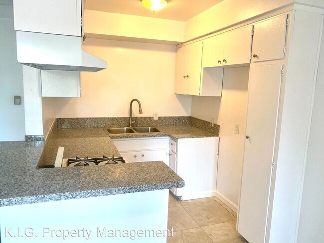 Building Photo - 1 br, 1 bath Apartment - 14109 Hatteras St...