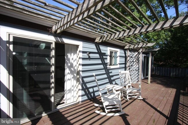 Building Photo - 131 Lee Dr