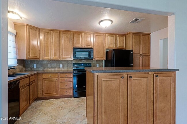 Building Photo - 5509 E Cheery Lynn Rd