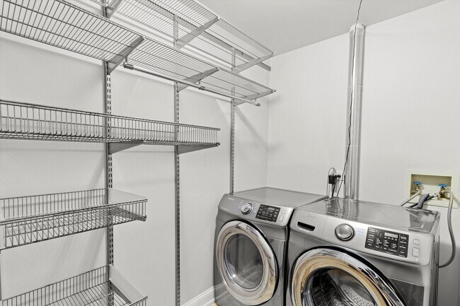 Building Photo - 1615 W Hawkes St