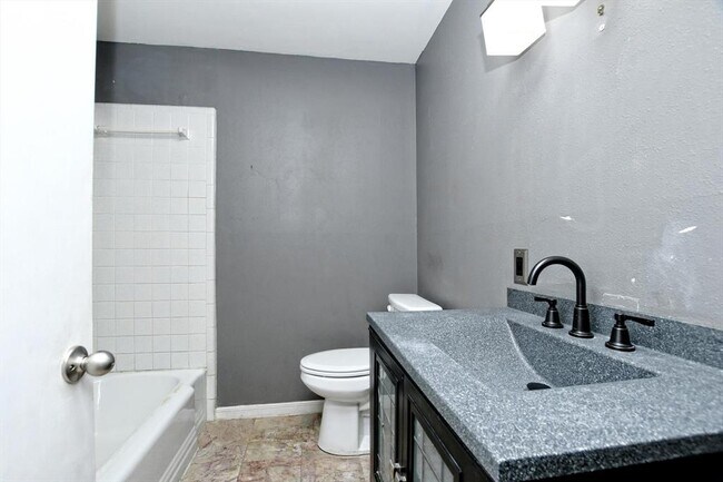 Building Photo - 7509 Daugherty St