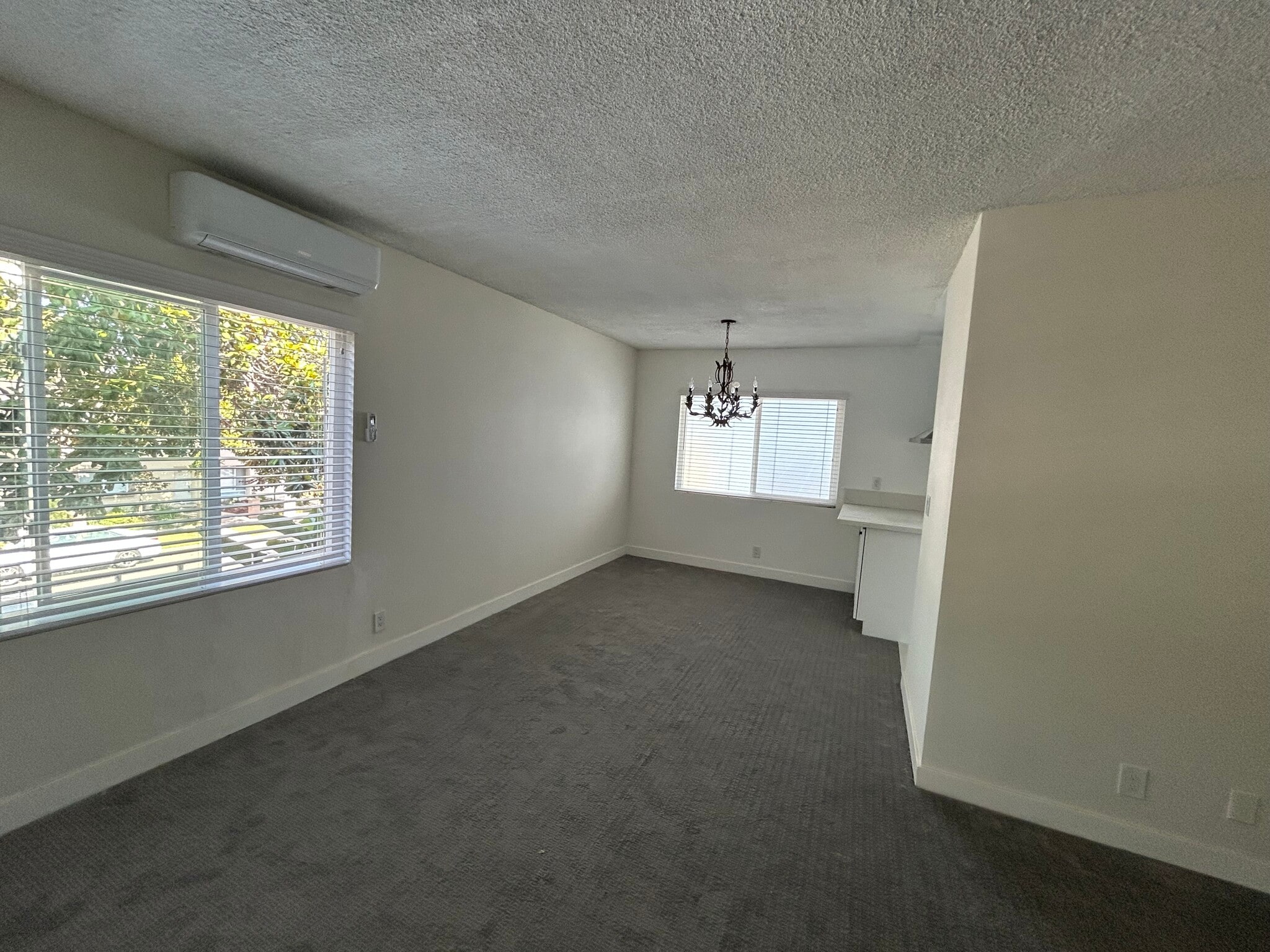 Dining Area adjacent to Kitchen - 325 S Doheny Dr
