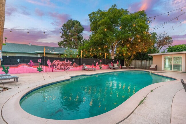 Building Photo - 5747 N 48th Ln