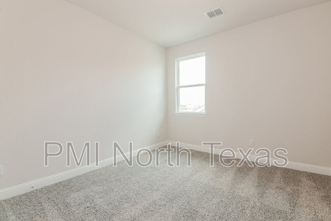 Building Photo - 913 Sicily Blvd