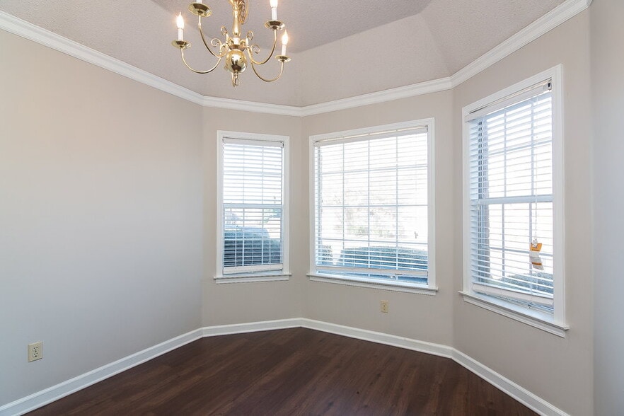 Building Photo - 2214 Lake Hill Ct