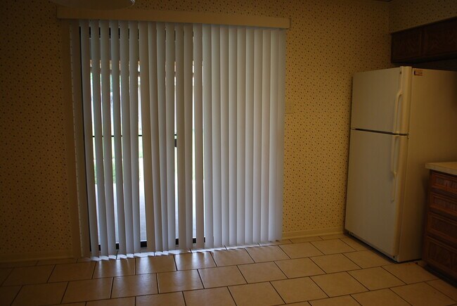 Building Photo - 906 Crymes A