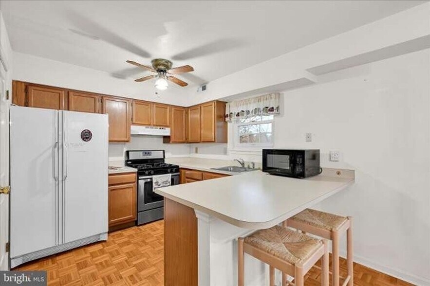 Building Photo - 6106 Spring Knoll Dr