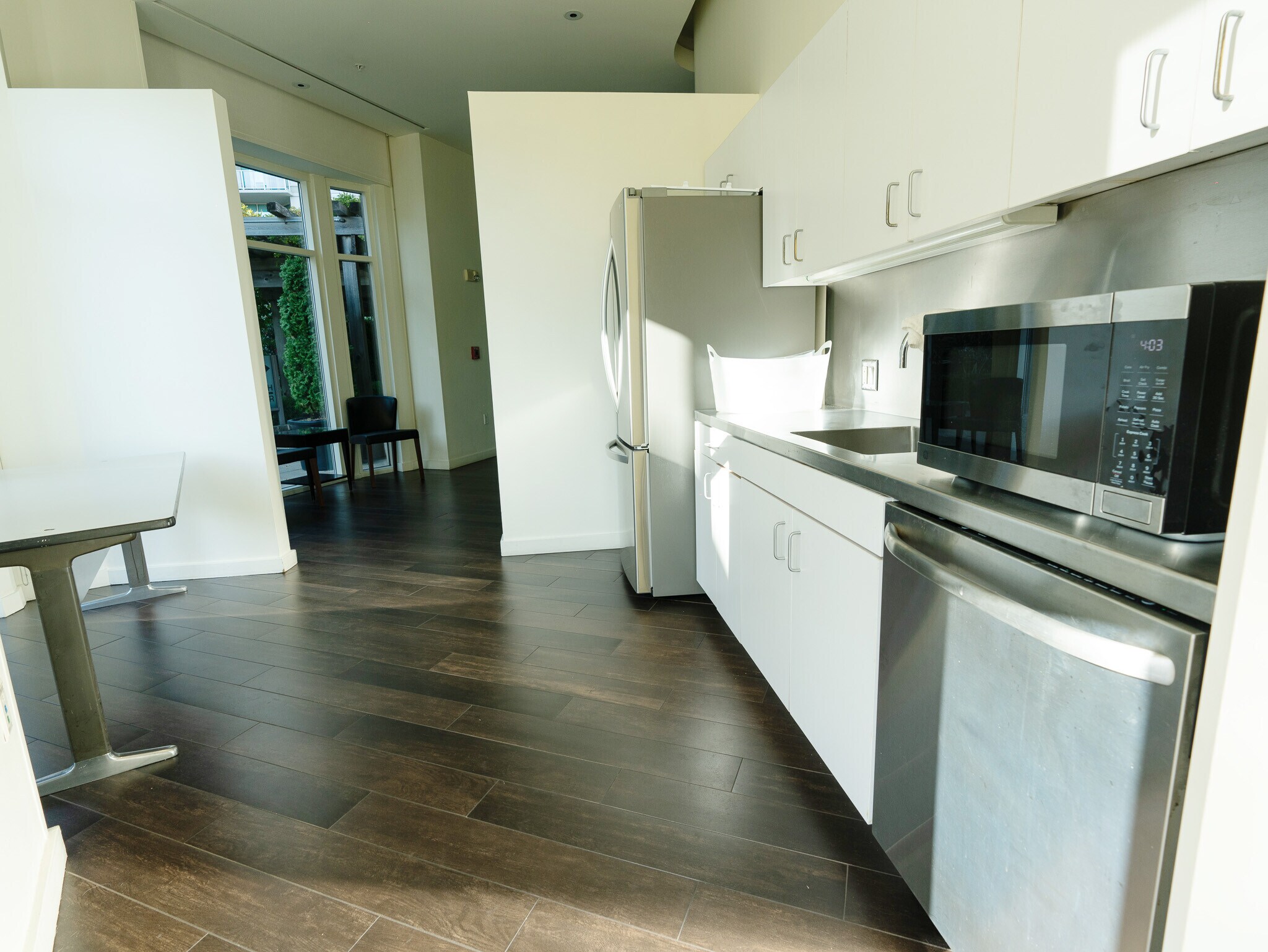 Building Photo - 88 King St