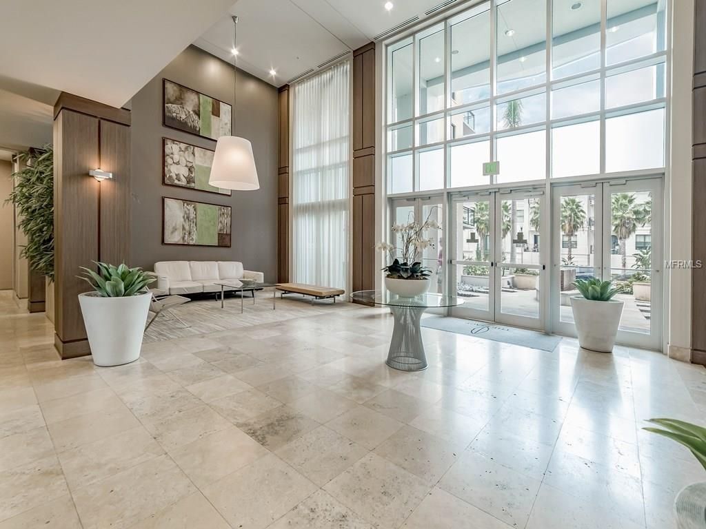 Building Photo - 400 4th Ave S