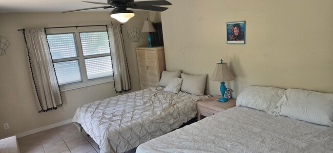 Building Photo - 1735 Bahama Dr