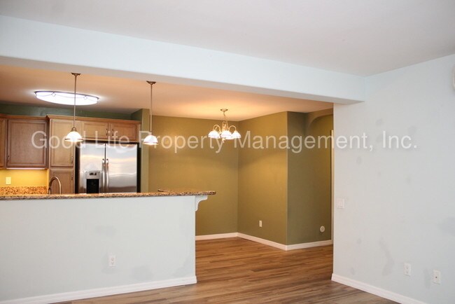 Building Photo - 5404 Balboa Arms Dr