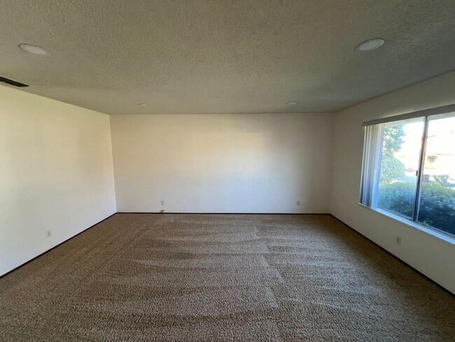 Building Photo - 8224 Canyon Oak Dr