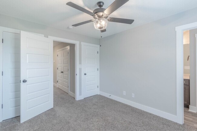 Building Photo - 827 Charlotte St