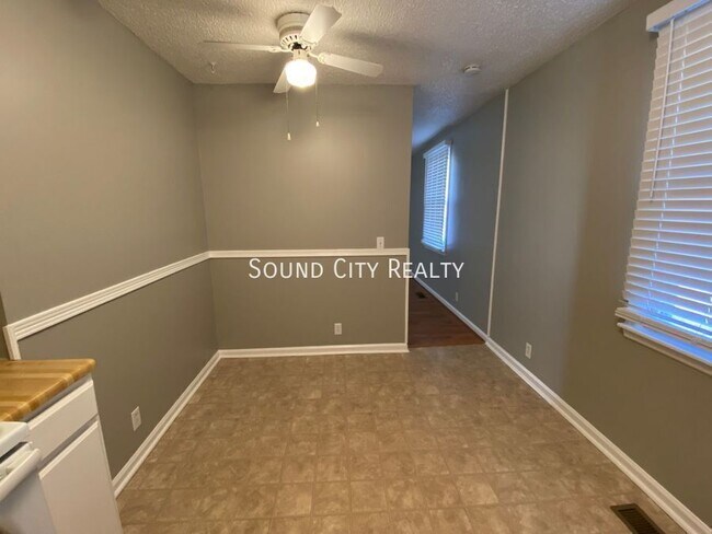 Building Photo - 3533 Albee Dr