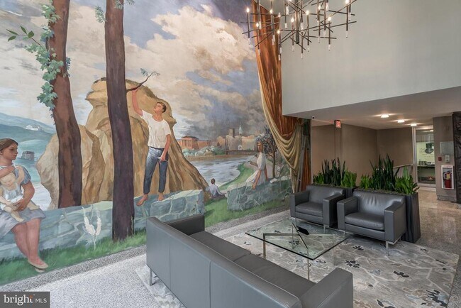 Building Photo - 604 S Washington Square