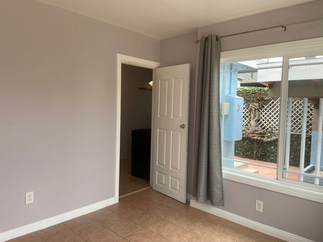 Building Photo - 2 Bedroom House for RENT with Garage and e...