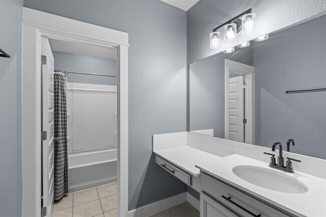 Building Photo - 525 Compania Cove