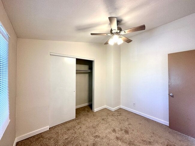 Building Photo - Available October 11th! 2 Bedroom 1.5 Bath...