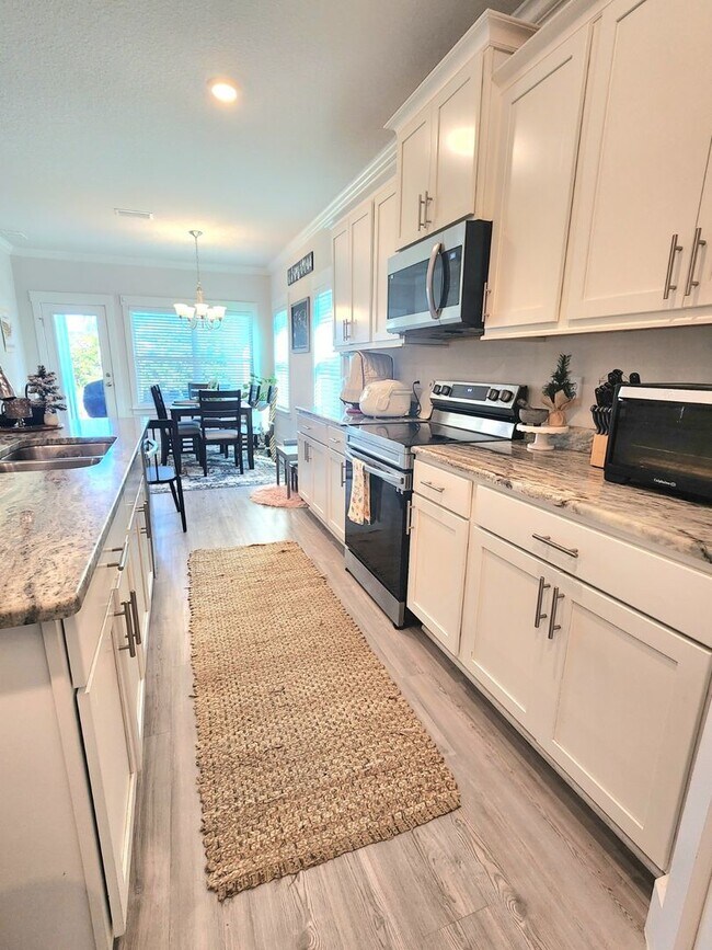 Building Photo - Stunning 4-Bed, 3-Bath Beauty, 2,117 sq. ft. of Pure Comfort and Style!