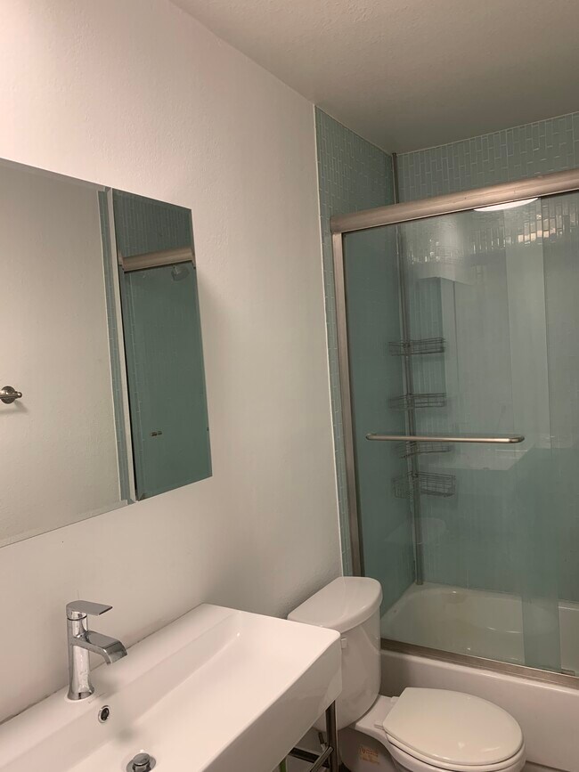 Building Photo - 141 S Clark Dr