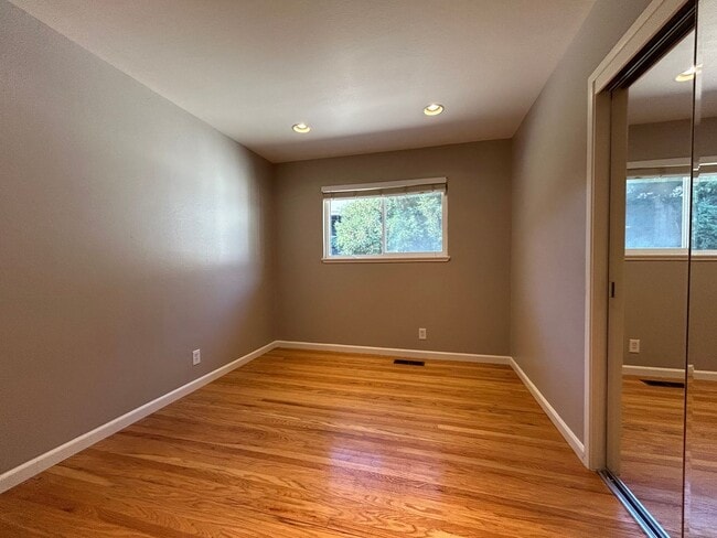 Building Photo - Spacious Single-Story 4BR Home with Bonus ...