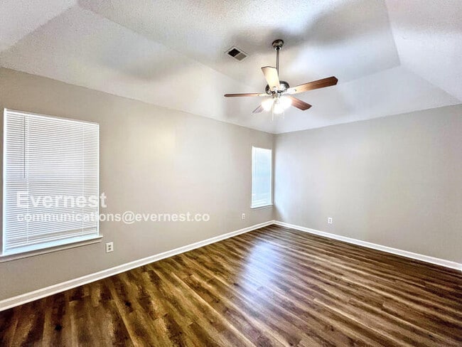 Building Photo - 285 Gaslight Cove