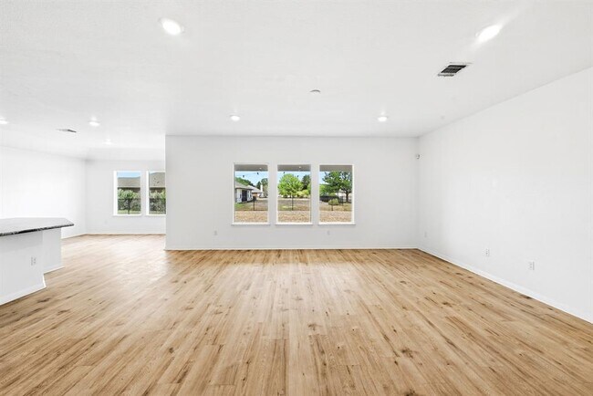 Building Photo - 120 Loon Dr