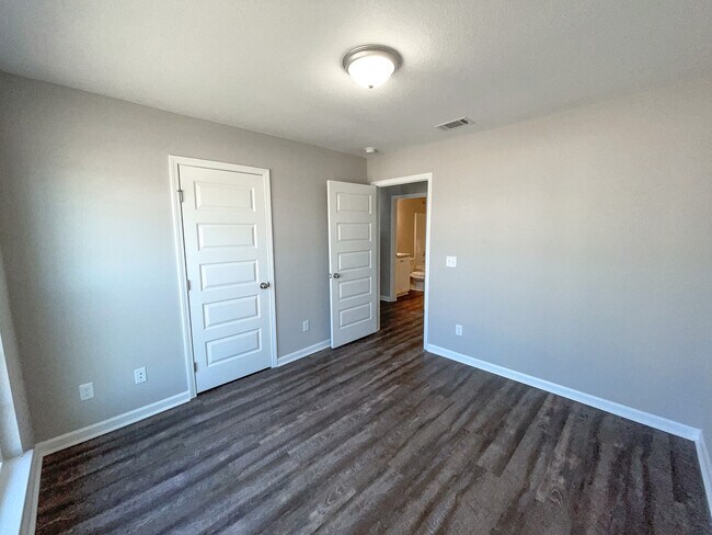 Building Photo - 354 S Bridgeport Dr