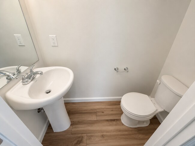Building Photo - Brand New 2-bed 2-bath End Unit Townhome