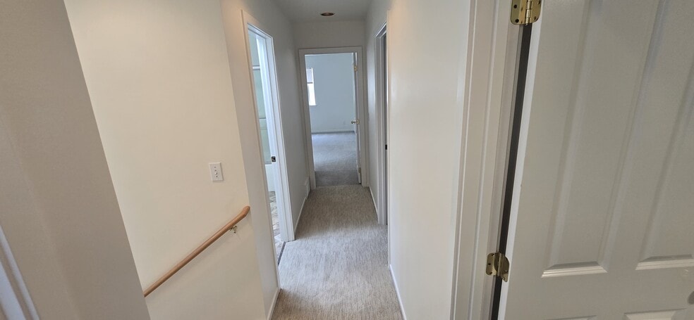 Building Photo - 10824 NE 144th Ct