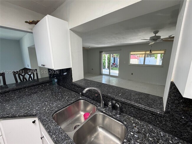 Building Photo - 3613 SW 112th Pl