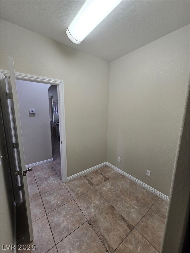 Building Photo - 2204 S Van Patten Pl