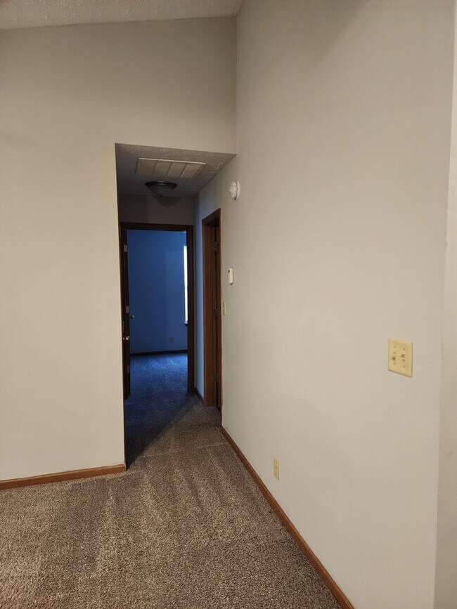 Building Photo - 3-Bedroom, 2-Bathroom Home with 2-Car Atta...