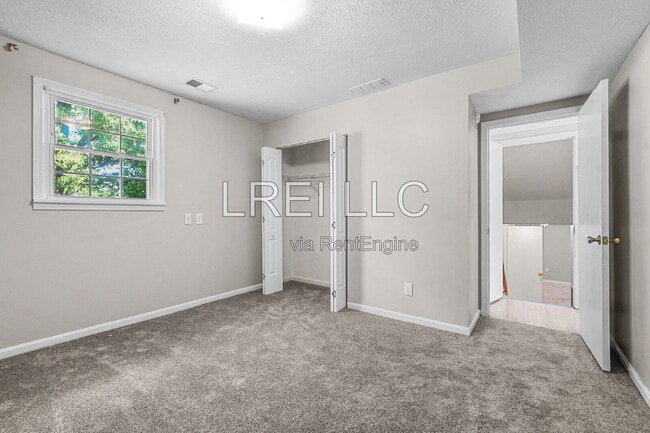 Building Photo - 2414 Parkdale Ave