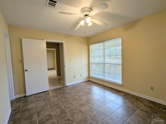 Building Photo - 512 Quail Nest Ln