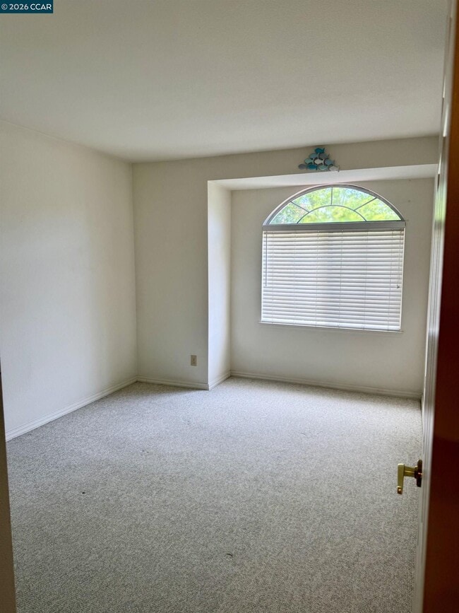 Building Photo - 365 Bellflower Dr