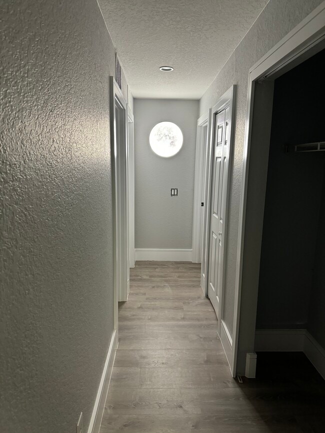 Building Photo - 1614 SW 27th St