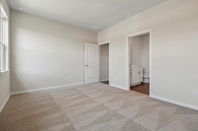 Building Photo - 16445 Blossom Grv Dr
