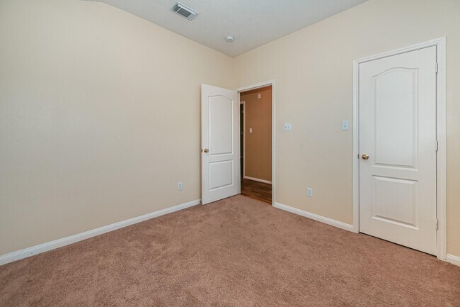 Building Photo - 10002 Forest Spring Ln