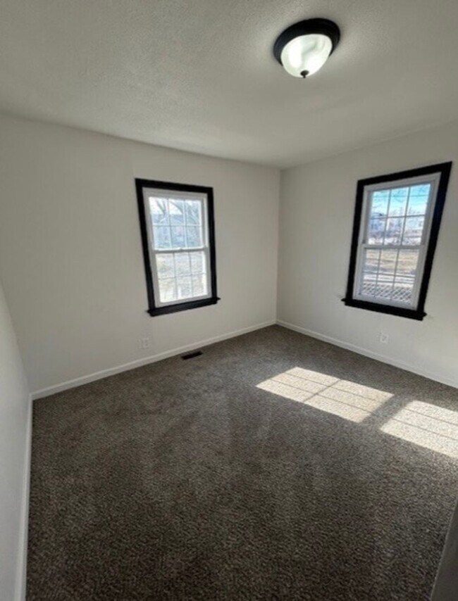 Building Photo - Beautiful 3BD/1BTH