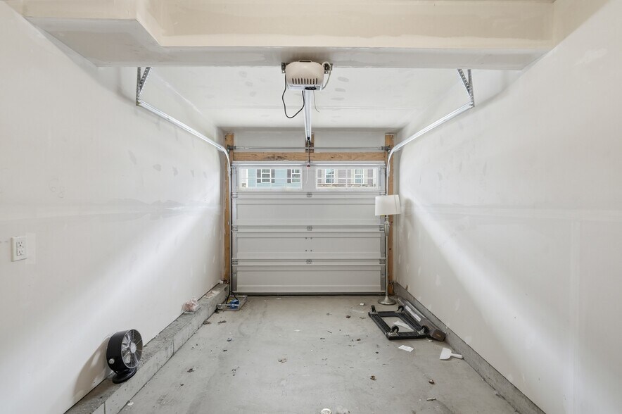 Building Photo - 9 Wentworth Ln