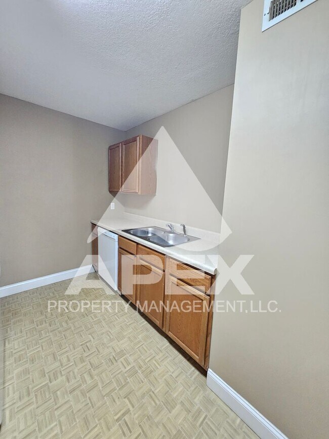 Building Photo - MOVE-IN SPECIAL,NO RENT TIL APRIL 1ST! - AVALON APARTMENT HOMES---NICE--2BD - 1BA Apartment off T...